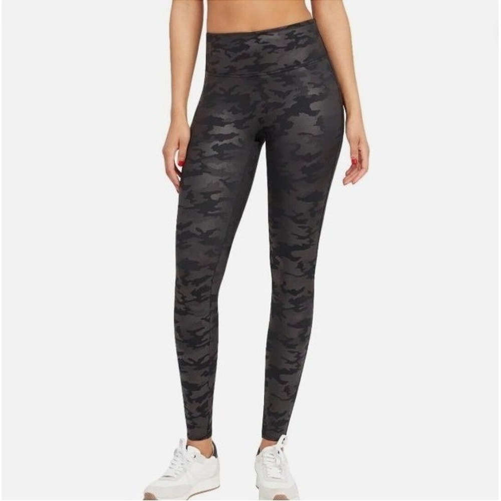Spanx Women's Slim Camouflage Faux Leather Leggings Pants Black Sz XL 20185R EUC